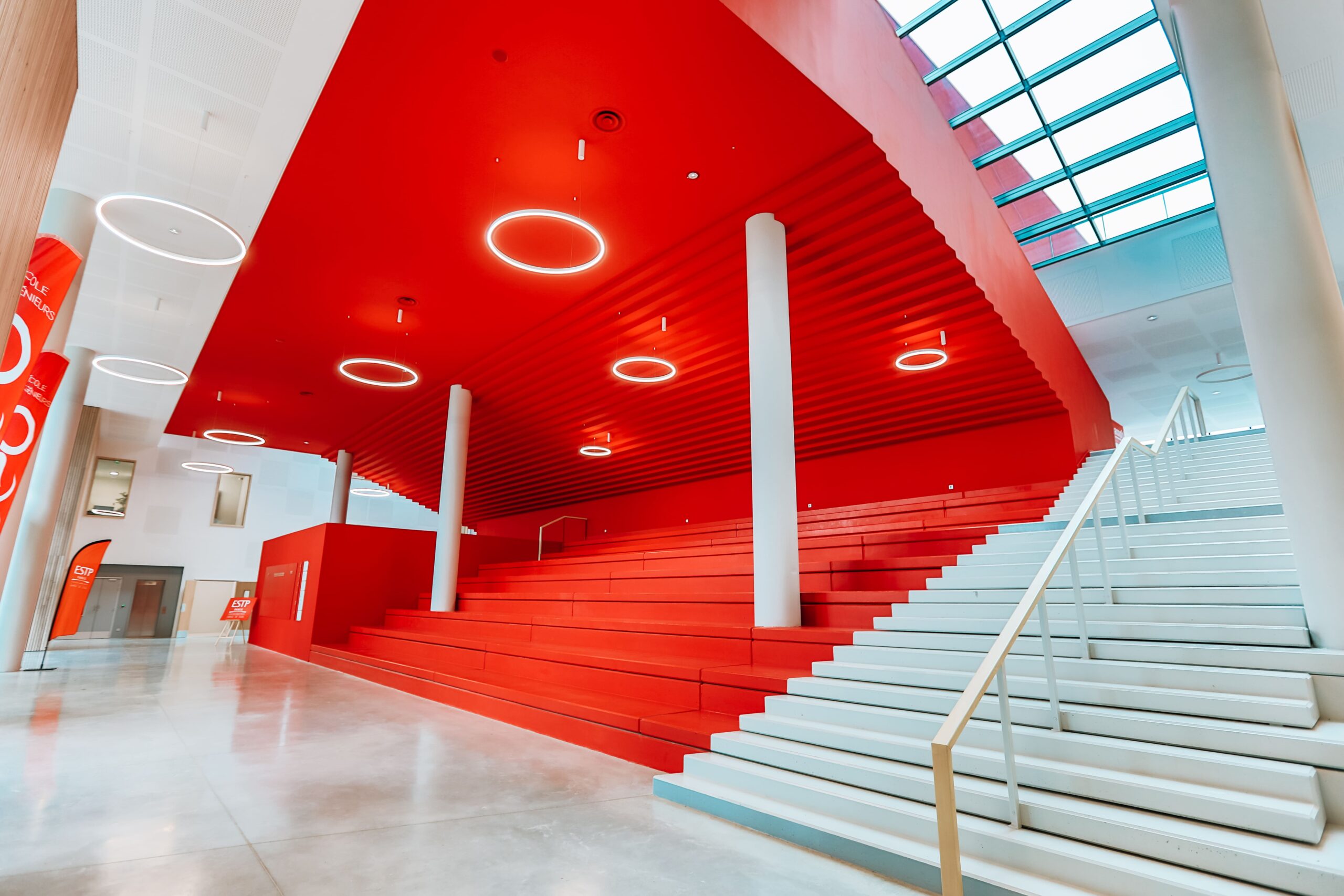 Intérieur du campus de l'école d'ingénieurs à Dijon - ESEO